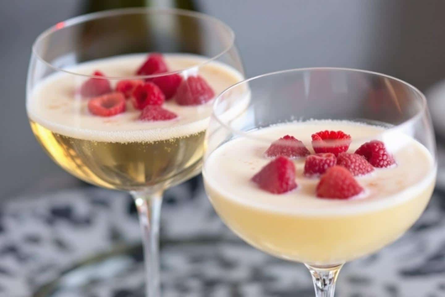 Soupe de champagne framboise : Recette festive et légère en calories